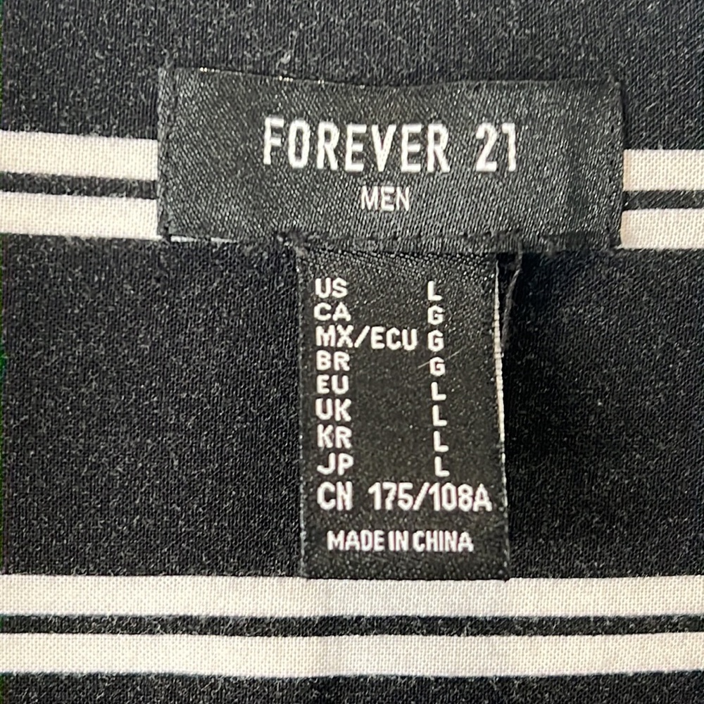Forever 21 Men’s Long Sleeve Black and White Button Down Blouse. Size Large - Picture 5 of 9